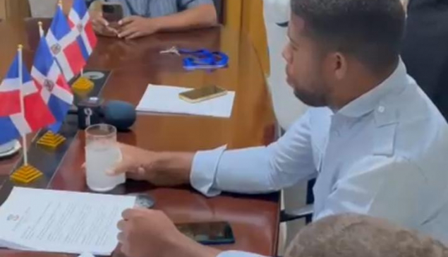 Debate por presuntas “botellas” provoca fuerte discusión entre vocal y directora de Hato Damas